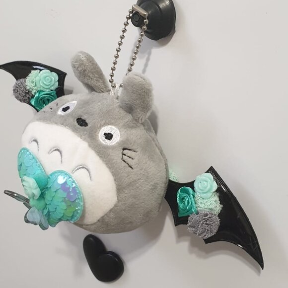 Totoro Gothic Bat Hanger Car Ornament Charm Wall Door Decor Halloween Accessory - Picture 2 of 5